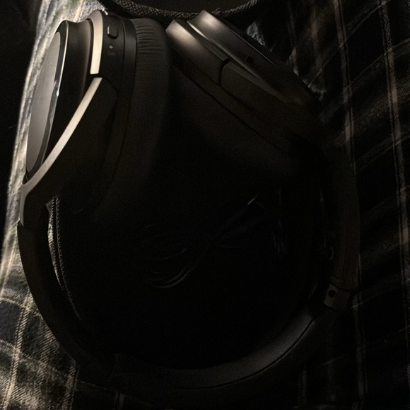 Active Noise Cancellation Headphones! - Picture 5 of 5